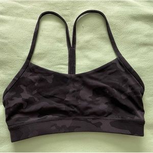 Black Lululemon sports bra